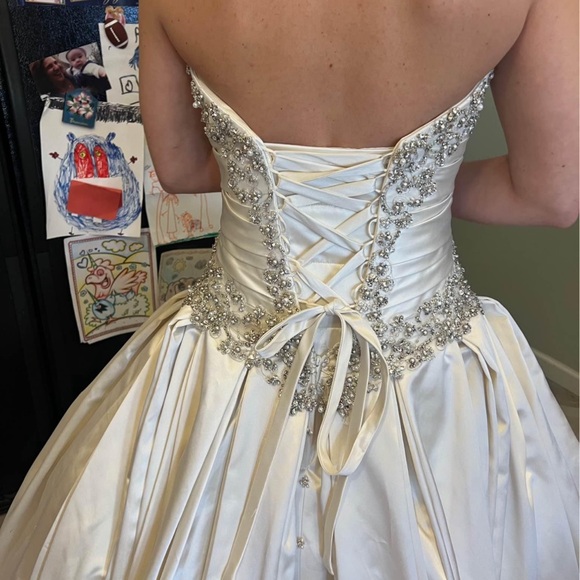 Wedding dress-Allure Elegant Ivory Ball Gown with Beaded Bodice number 9003 - Picture 10 of 16